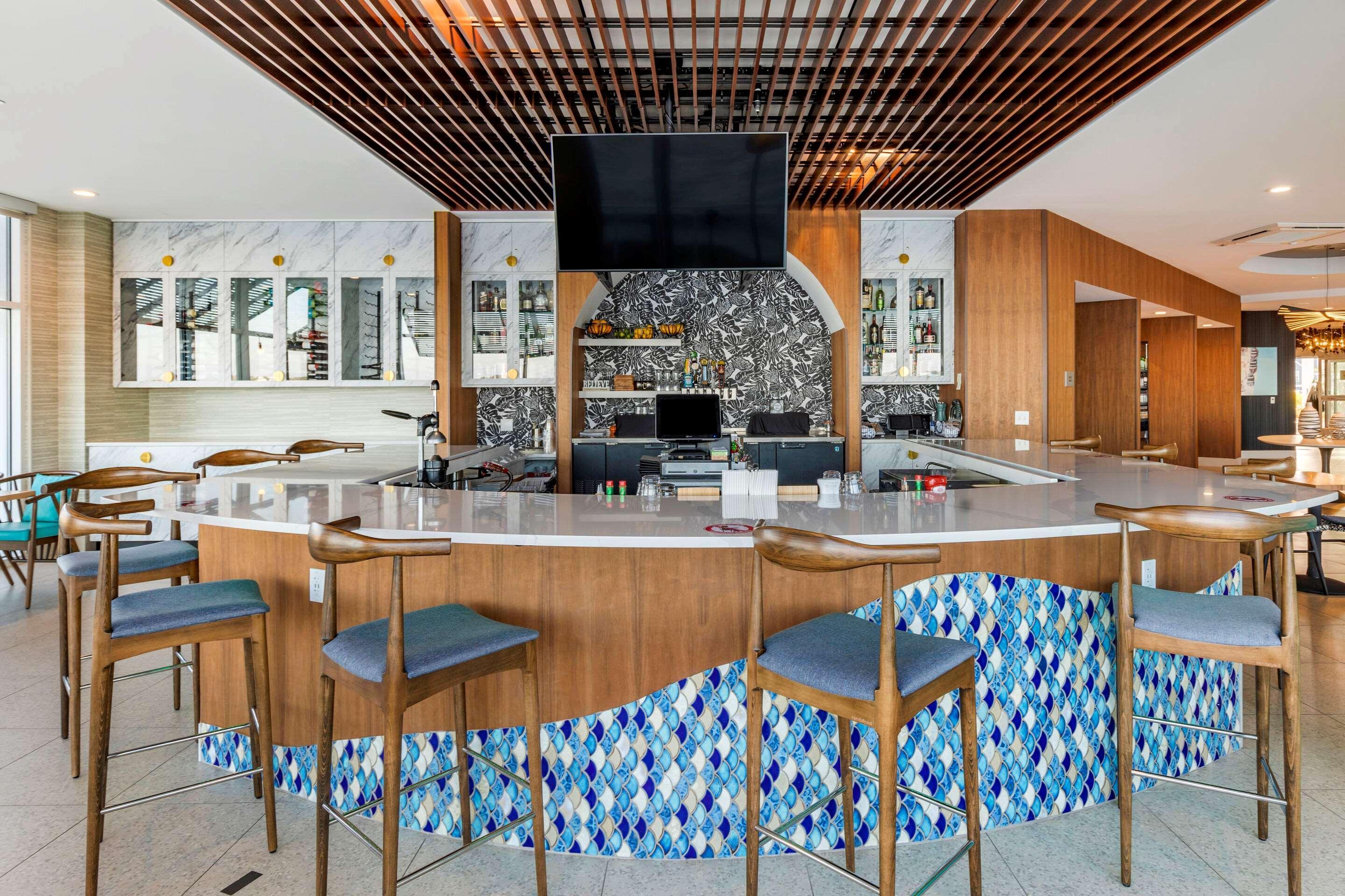 Cambria Hotel 3*