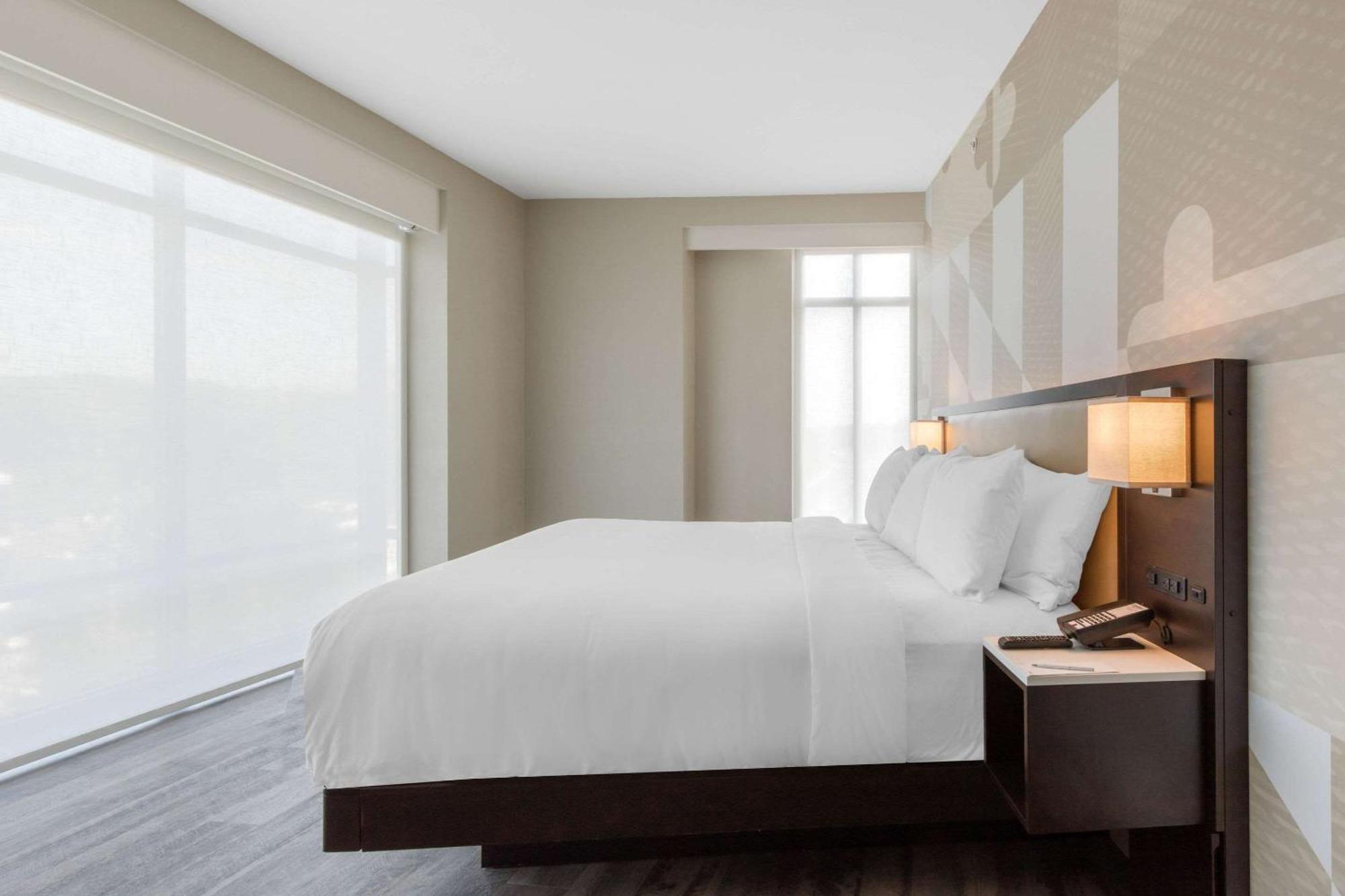Cambria Hotel 3*